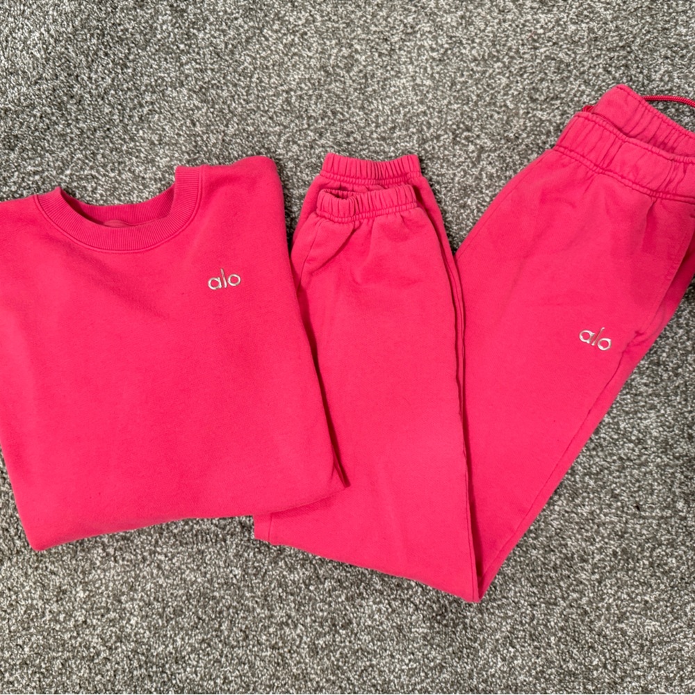 ALO Yoga Pink Sweatshirt and Joggers Set